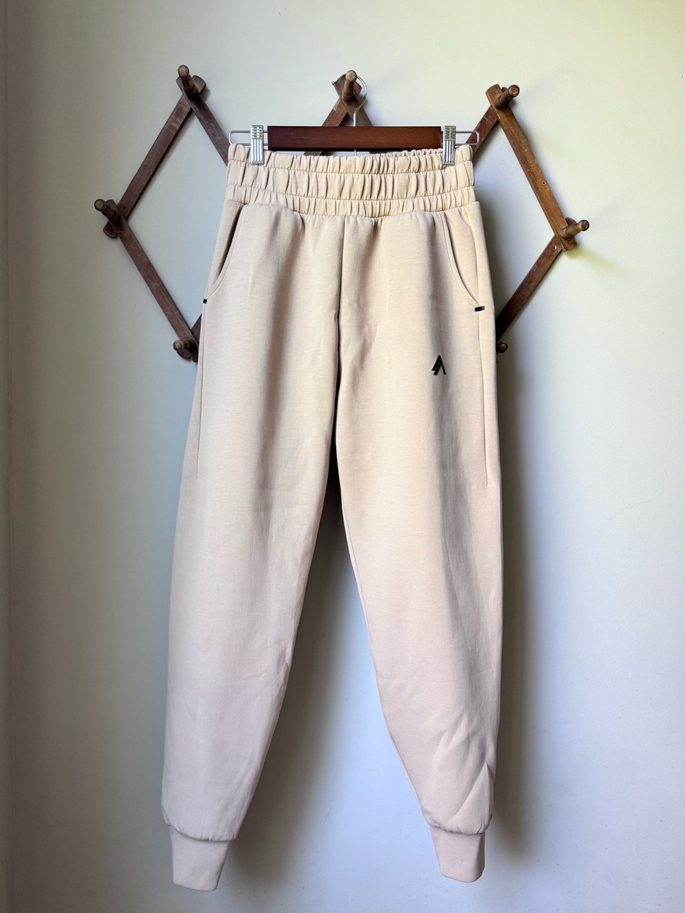 Alphalete ELMTS Cuffed Joggers Women’s Size Medium
